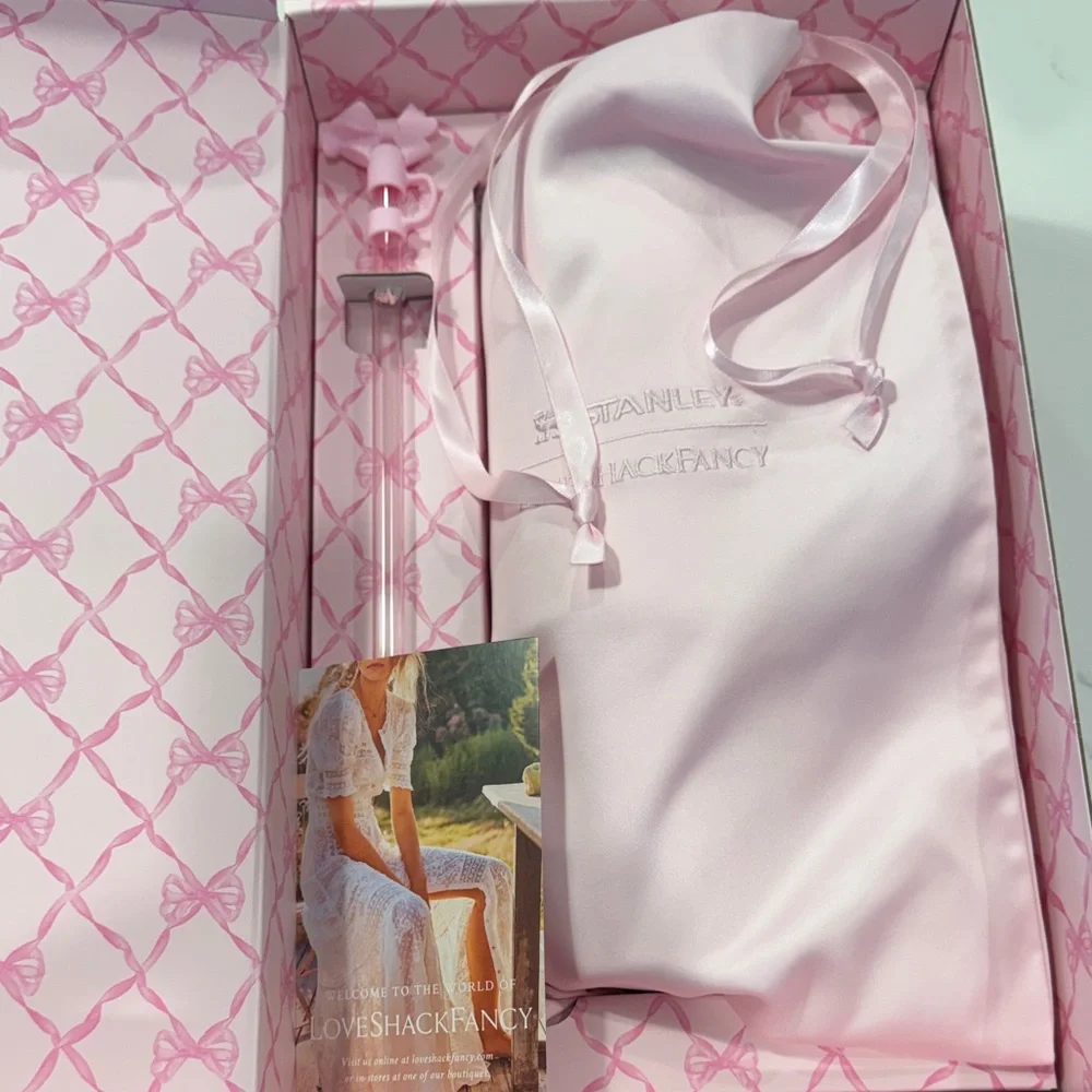 Stanley x Love Shack Fancy 40oz Limited Edition Baby Bow Pink Peppermint - Picture 7 of 8